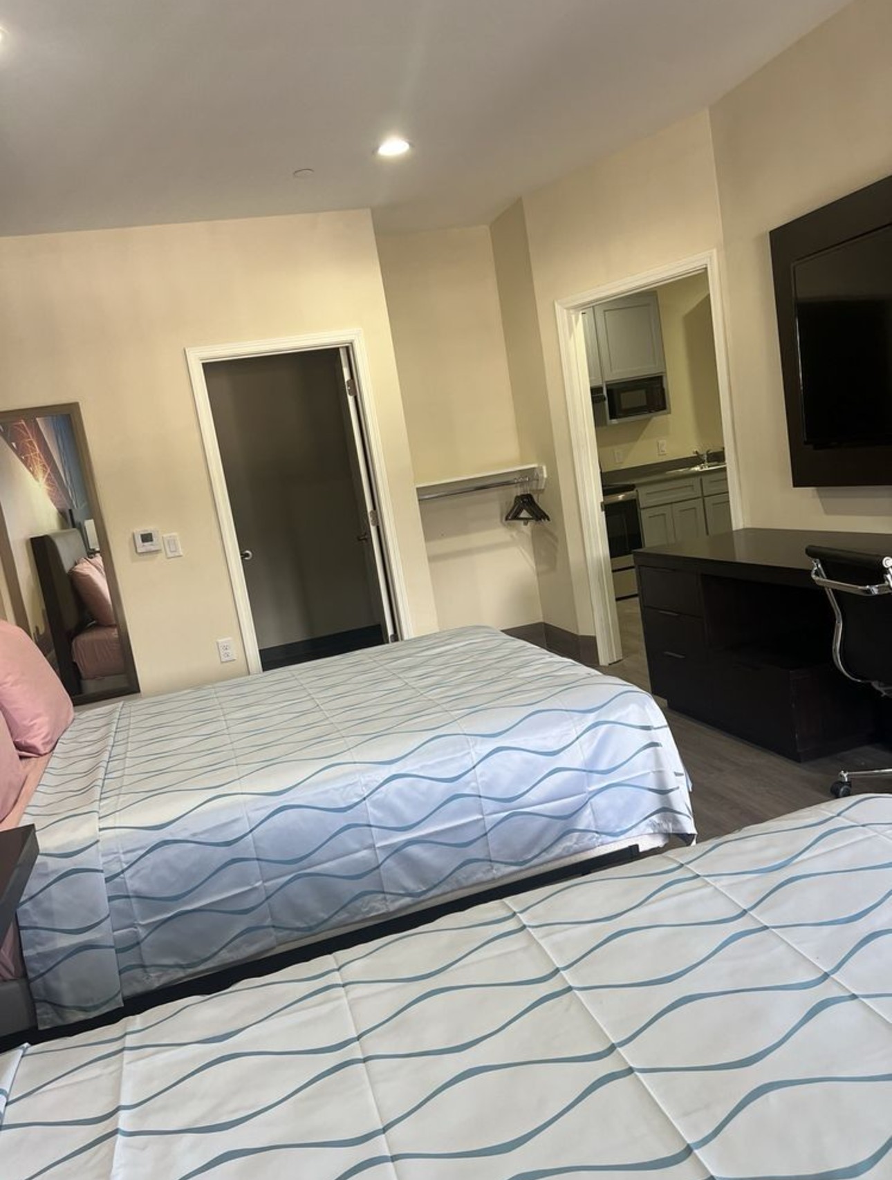 Deluxe Double Queen Suite