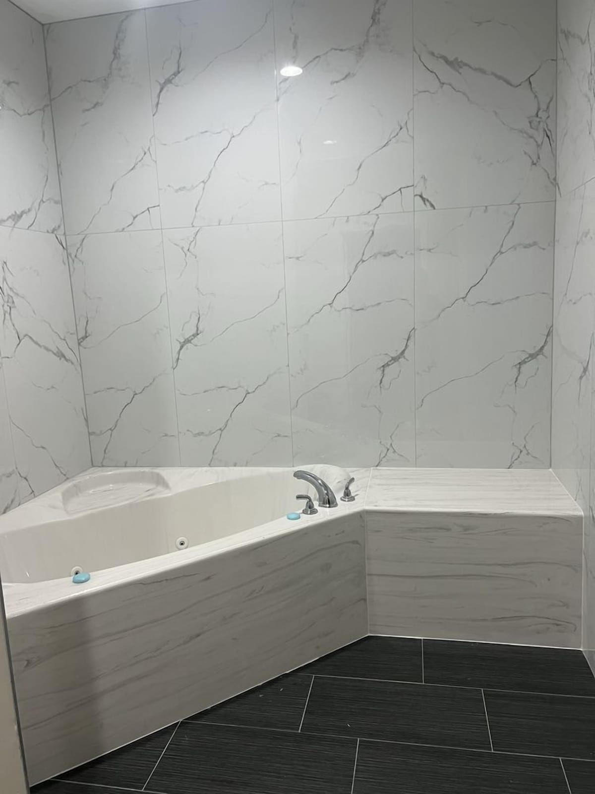 Elite King Jacuzzi Room with Luxury Spa Tub